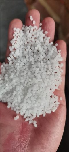 广西中硬塑料颗粒厂 环保材料引领绿色转型之路